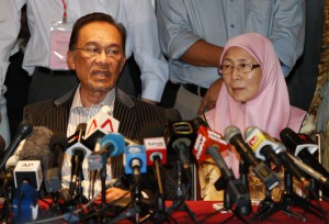 Anwar Ibrahim, Wan Azizah