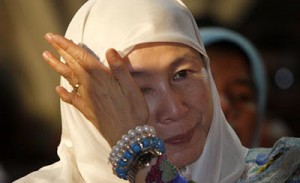 Despite her efforts, Wan Azizah got sidelined. Photo from beliabangkit.blogspot.com 