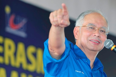 Najib pointing in the air. Image from News21net.