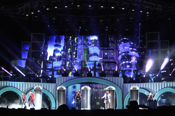 Bigbang Alive Galaxy Tour 2012 held at Stadium Merdeka, attracting 15000 fans. Photo credit: dkpopnews.net