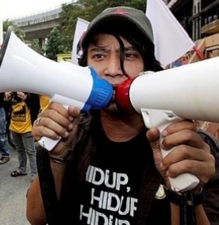 adam adli megaphone. Image from Malaysia Chronicle.