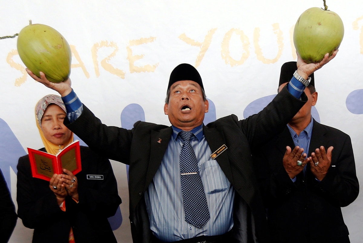 missing-malaysian-airlines-flight-bomoh-rituals-airport