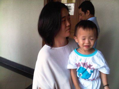 Soh Cher Wei with their son who is now 3 years old, Teoh Er Jia. Image from Free Malaysia Today