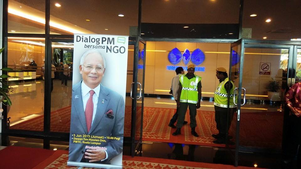 dialog Nothing2Hide najib entrance