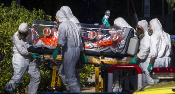 An Ebola patient in Spain being quarantined. Photo from sociedad.elpais.com