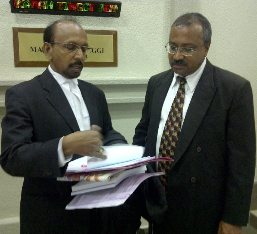 Manoharan (left) and Uthayakumar. Image from humanrightspartymalaysia.com.