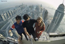 Wah why did these ballsy Malaysians climb a Dubai tower on Hari Raya?