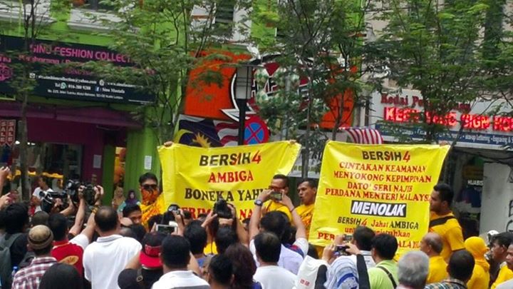 fake bersih protesters ambiga boneka. Image from Facebooko