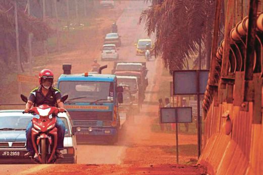 kuantan bauxite road red. Image from NST