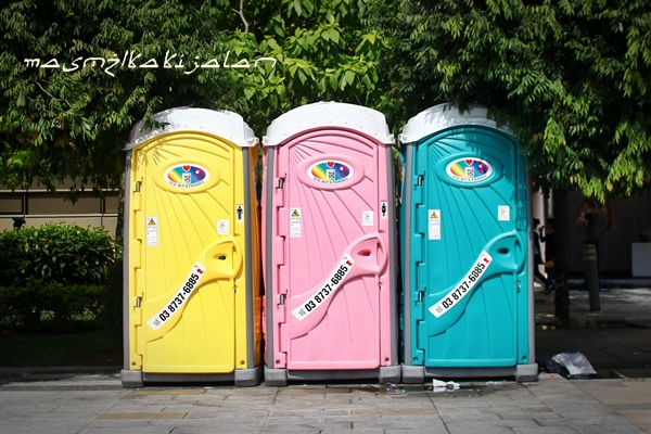mobile toilets for bersih. Image from masmz.blogspot.com.