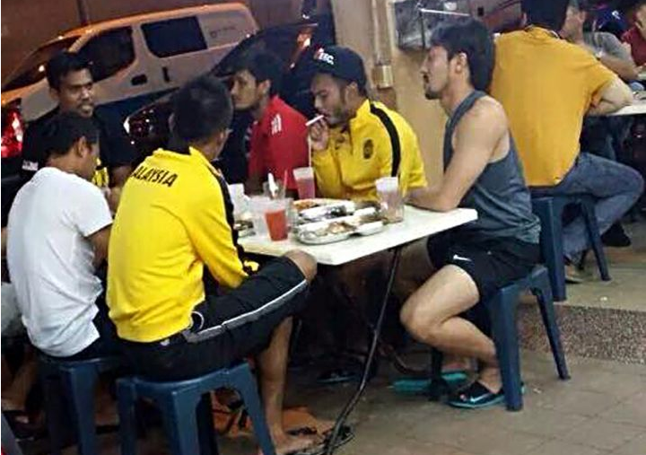 malaysian football team smoking