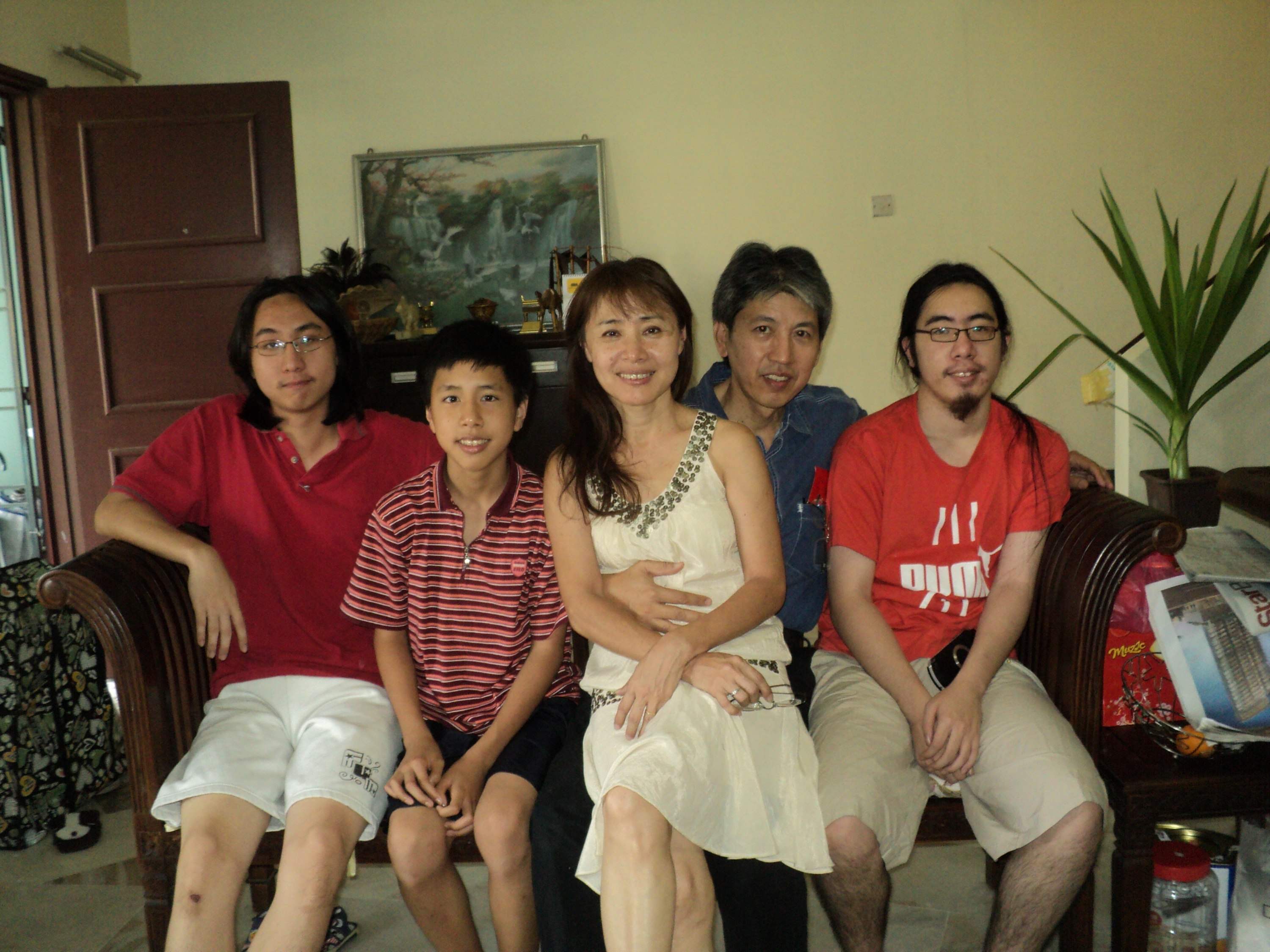 Andy in the blue shirt, and his family. Pic used with permission