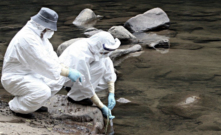 Health Ministry officials hazmat suit melioidosis Pahang. Image from star2.com.