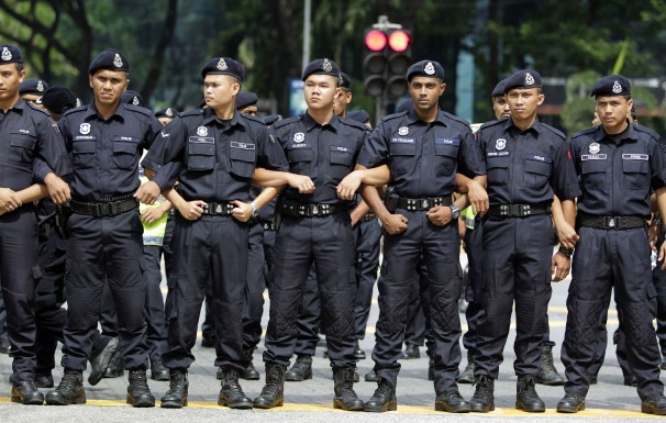 malaysia police uniform arm link Image from nairaland.com.