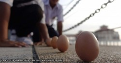 Wah, Malaysians made eggs stand during solar eclipse! But how!?