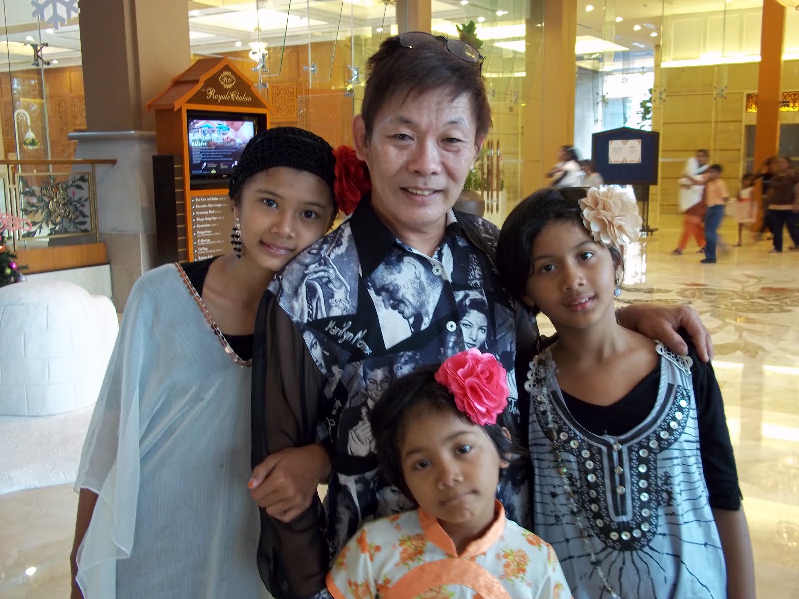 Adrian Ong with his foster kids Image from JS