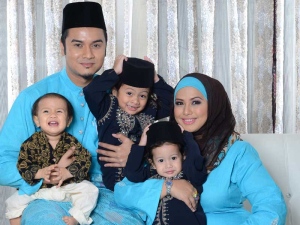 5 strange things about Najib's step-family
