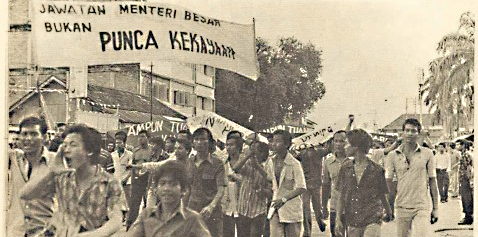 The people on the streets in Kelantan. Image from sokmo.net