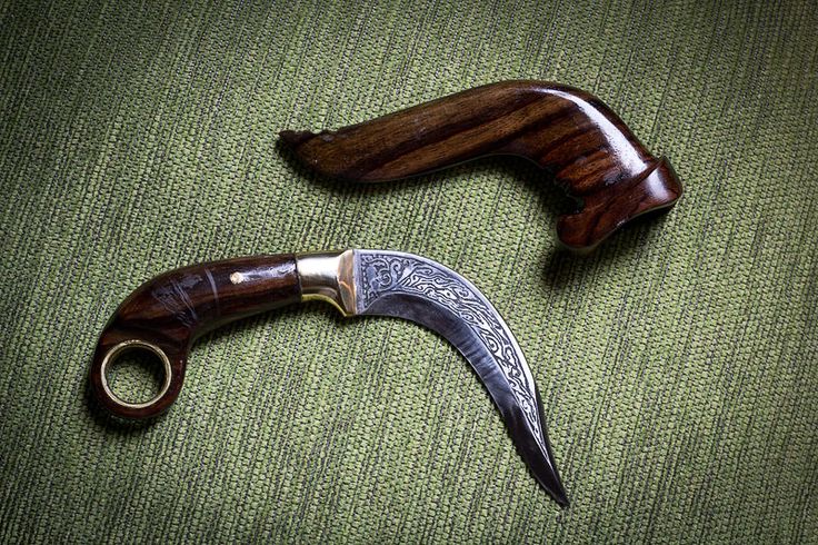 Traditional karambit blades. Image from Pinterest