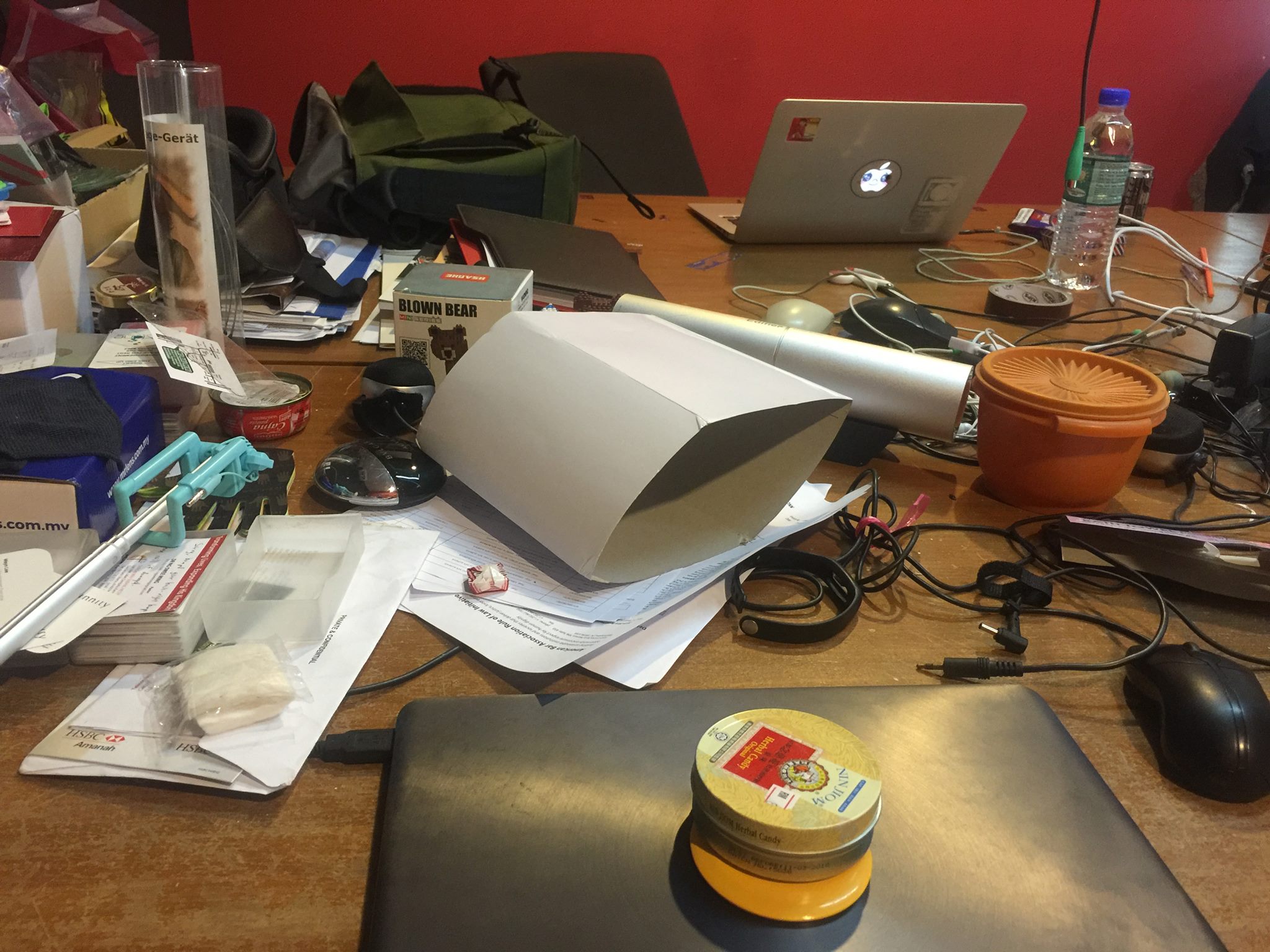 chak messy desk