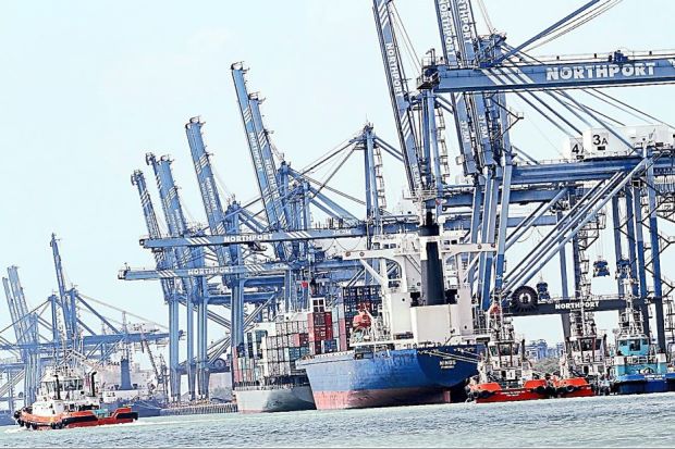 port klang dock ships containers
