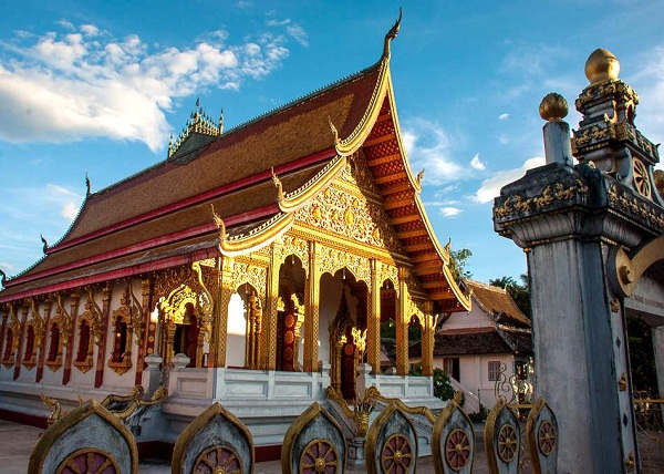 Never miss this golden opportunity to visit Golden City Temple. Image from Travel Laos Online. 