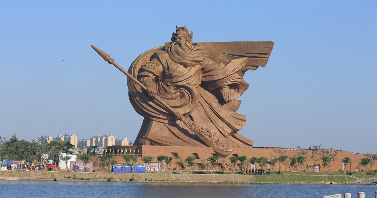 A Guan Yu statue in China. Fun fact: the hand holding the halberd indicated whether good or bad people are worshiping him. Source