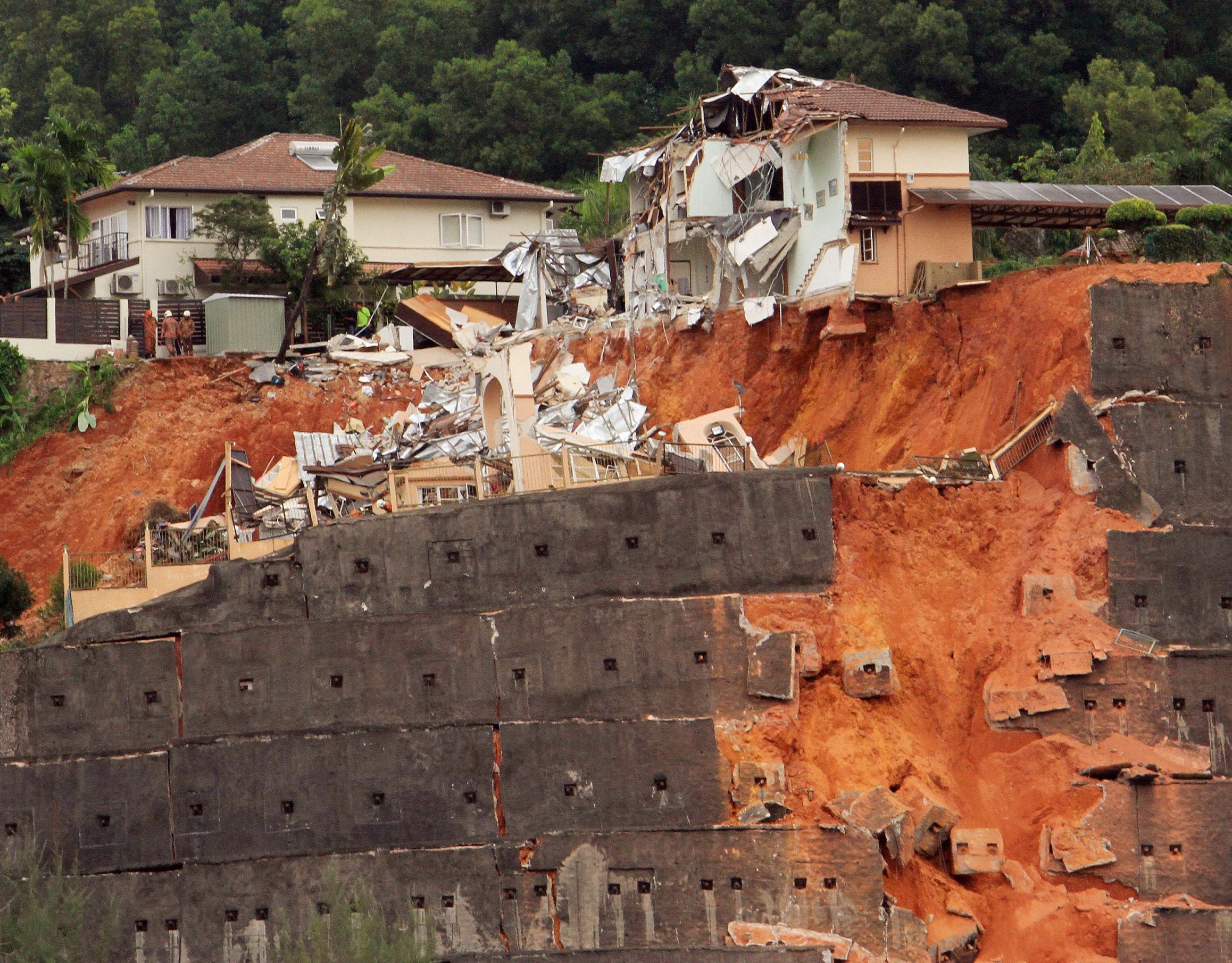 Landslide at Bukit A landslide in Bukit Setiawangsa back in 2012. Img from StarProperty.
