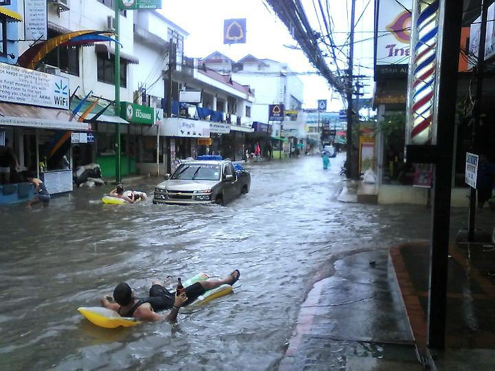 Flood in Thailand back in 2011. Img from Camille's Samui info blog.
