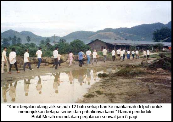 They walked 12 miles to the court and back every day. Img from Utusan Pengguna.