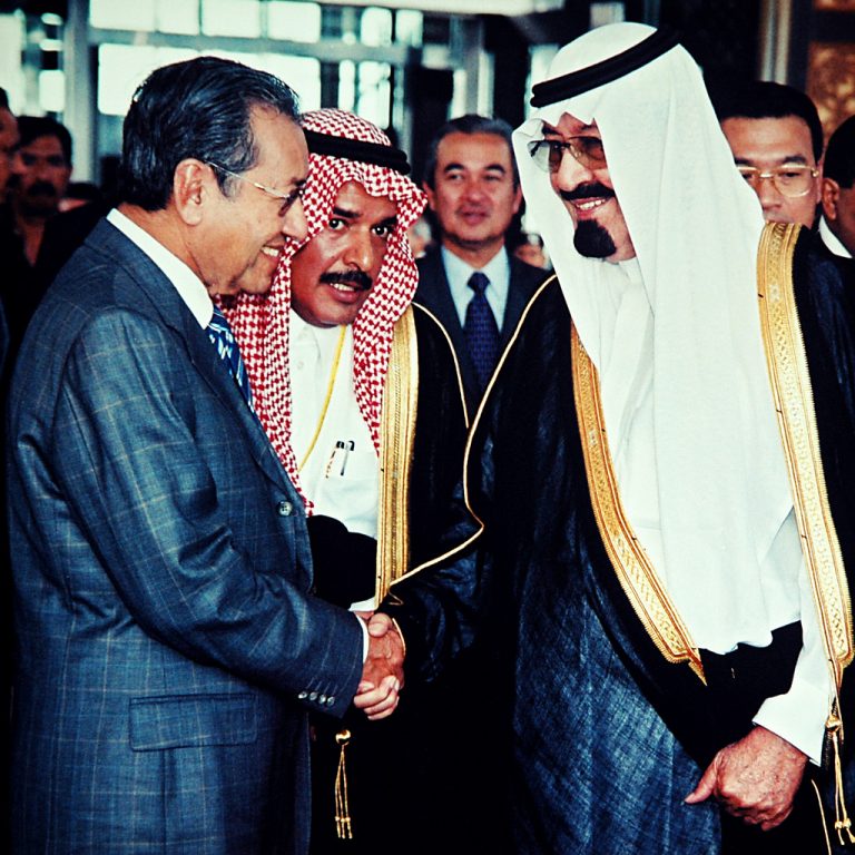 Dr Mahathir and King Abdullah al-Saud in Putrajaya, 2003. img from hiveminer.com.