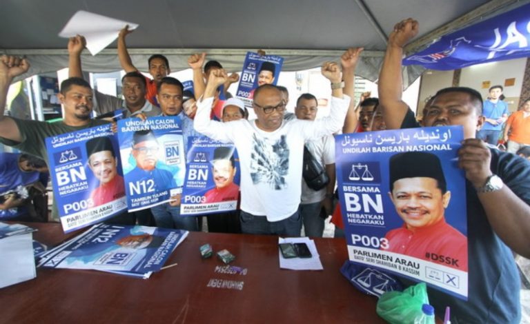 Ismail Kassim (center, white shirt) campaigning for his brother, Shahidan Kassim. Img from Malay Mail.