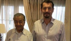 Who is this white guy pictured with Tun M? We wrote about him 3 years ago.