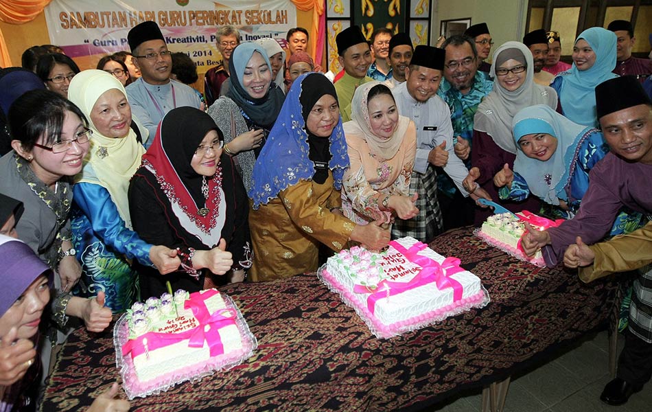 Teacher's Day celebration in Malaysia. Image from Astro Awani