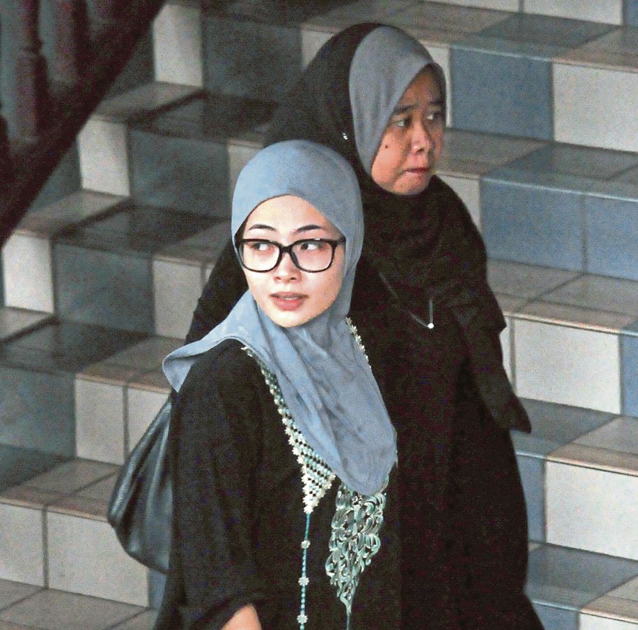 Nara (with glasses). Image from NST/ MUHAMMAD HATIM AB MANAN
