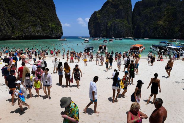 We've been to this beach in Thailand, and we can tell you it's REALLY this crowded - Image via The Star
