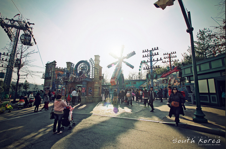 South Korea's largest theme park, Everland. (oPhoto from Flickr user esharkj (CC))