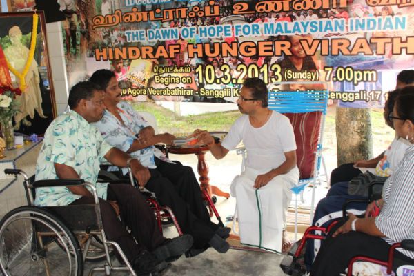Waytha Moorthy (in white) during his hunger strike. Image from HRDI