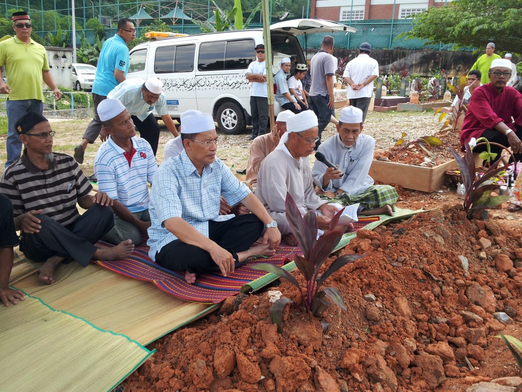 A Malay funeral procession. Image from Hulu Kelang