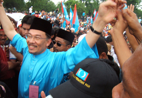 Anwar during the 2008 Permatang Pauh by election. Image from Wikipedia