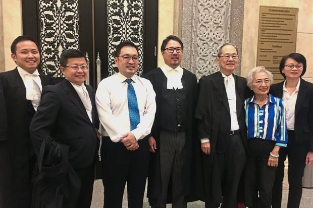Chong (third from left) at the Federal Court after the ruling. Img from The Star.