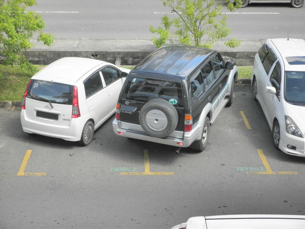 "But I park in the box dy," says all those drivers who park like this. Image from TechSpot