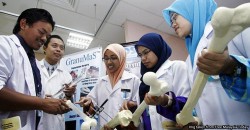 Despite too many medical graduates, Malaysia is seriously lacking specialist doctors… why?