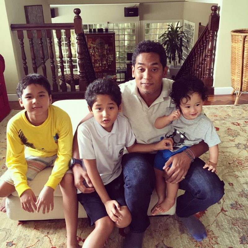 Khairy and kids. Image from The Asian Parent