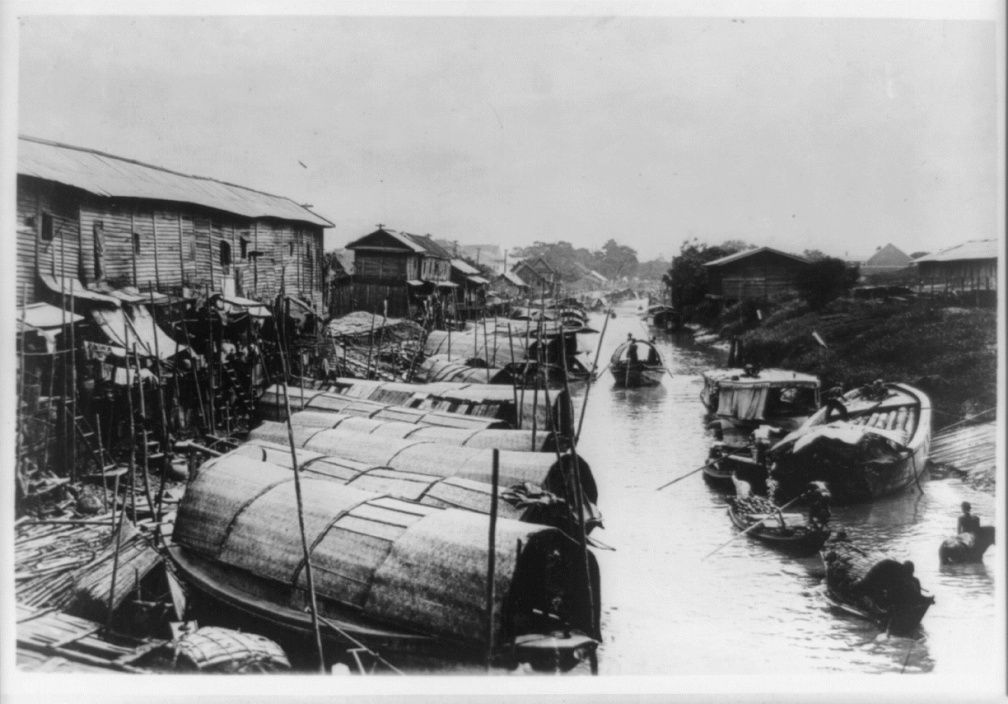 This may be the one of the canal that Wan Mat Saman had seen from his visit. Img from Alexis NW's Pinterest
