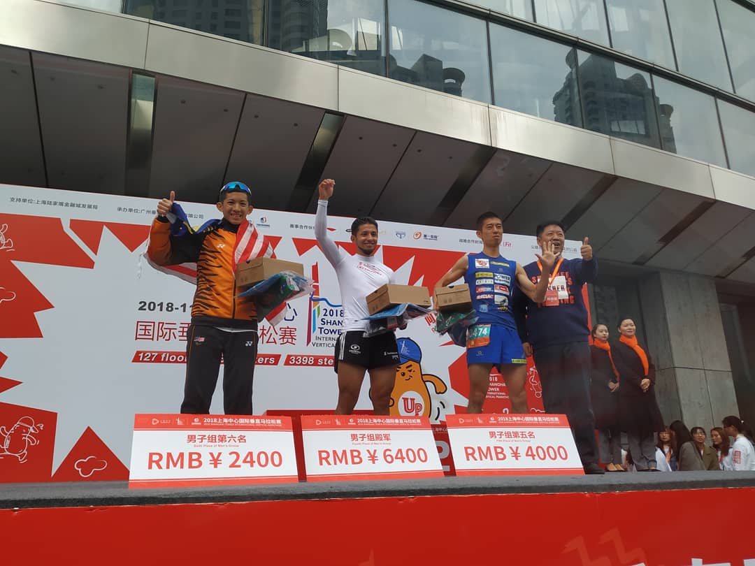 Soh Wai Ching (left) winning the xxx Tower Run Competition. Img from Soh Wai Ching