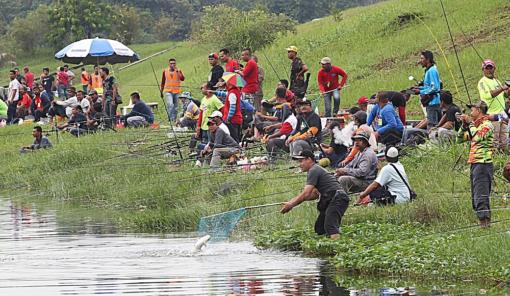 Fishing competition. Img from Utusan