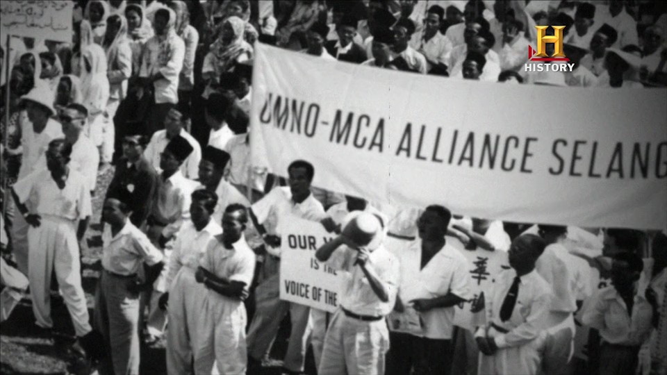 Banners during the first ever elections were alot more straightforward. Screenshot from Road to Nationhood