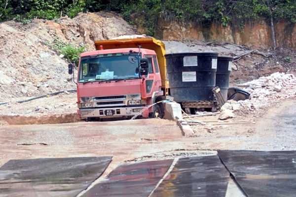 Sand washing near the source of the Gombak river. Img from The Star