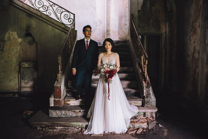 Are they not scared that the stairs might break? Or worst ... hantu. Image from Bridestory.com